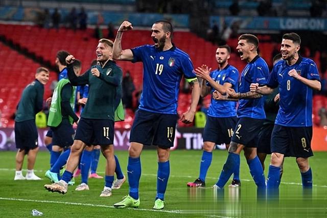 黑白直播免费体育直播-包含今晚焦点：意大利夺冠，排名变化的词条