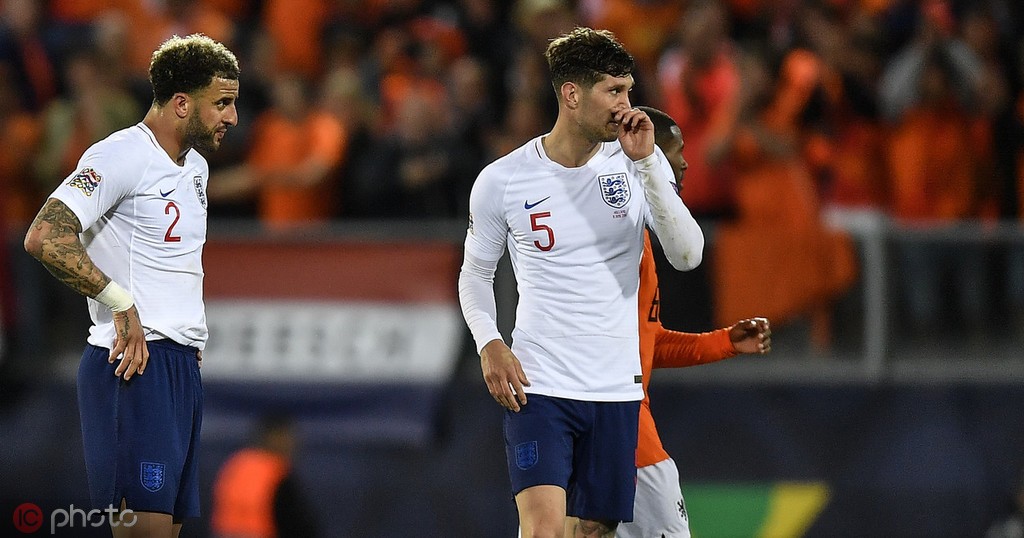 英格兰队大胜黑山，稳坐小组榜首宝座