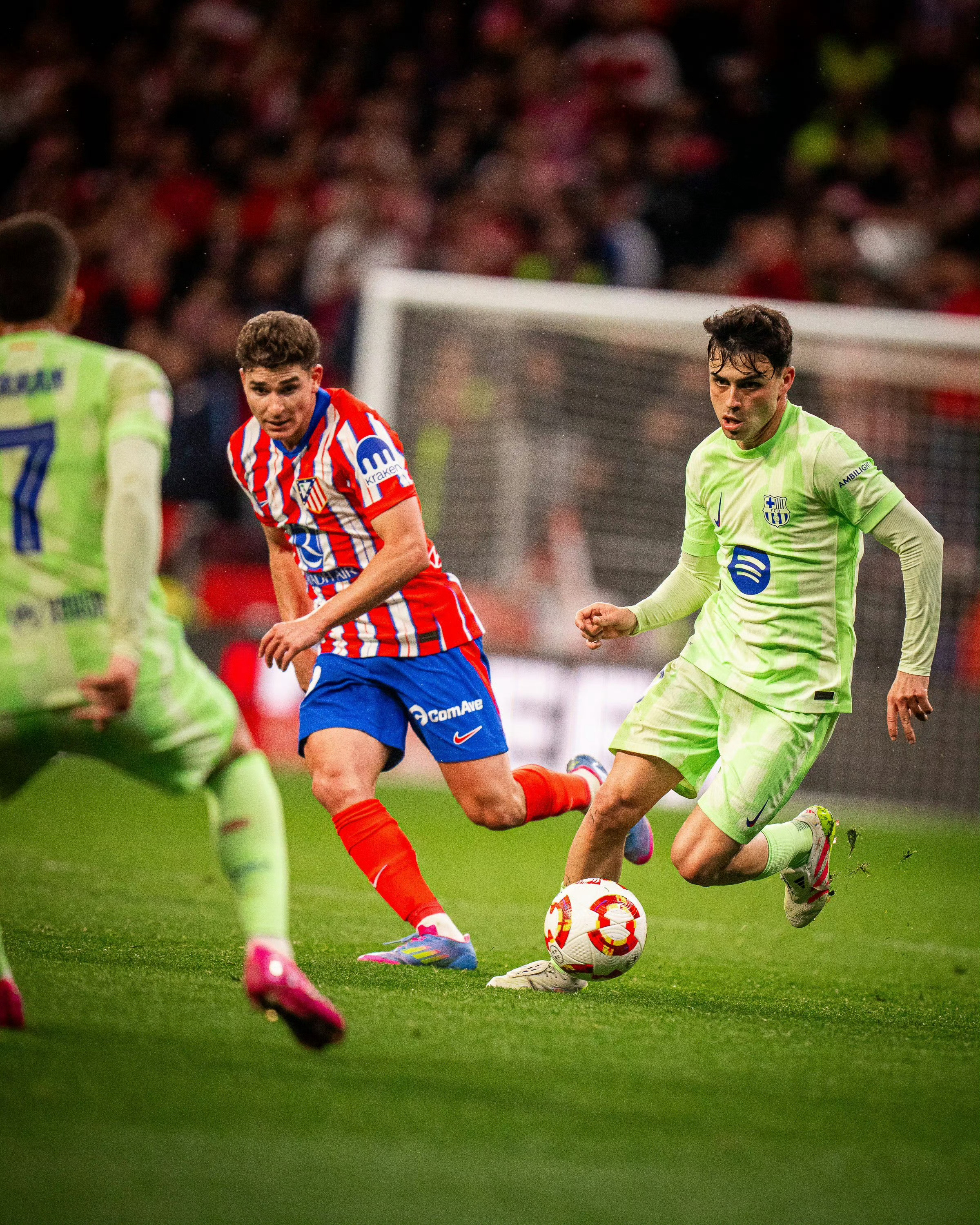 关于巴塞罗那连续获胜，半决赛资格牢固的信息