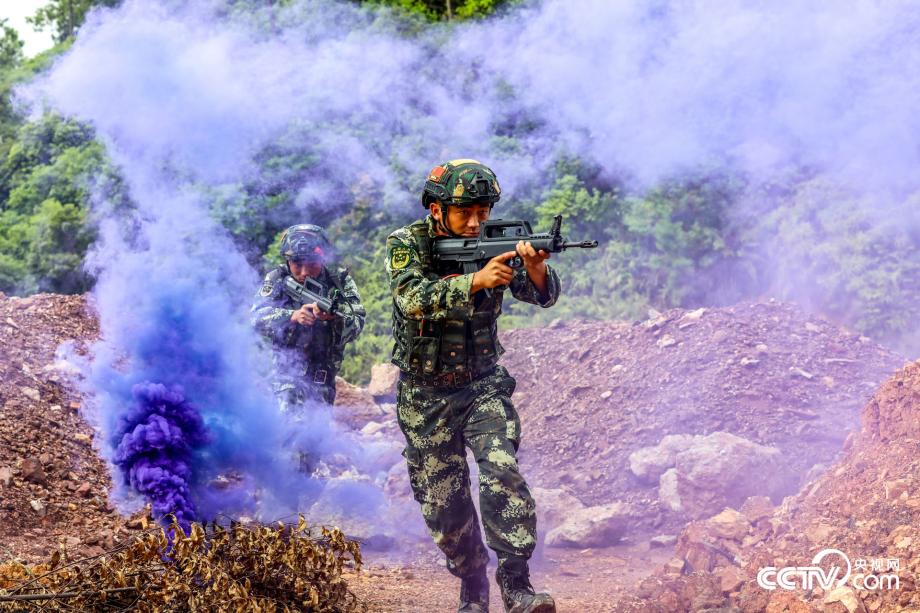 战场硝烟,女队紧张比赛中实力逐鹿 战场硝烟,女队紧张比赛中实力逐鹿