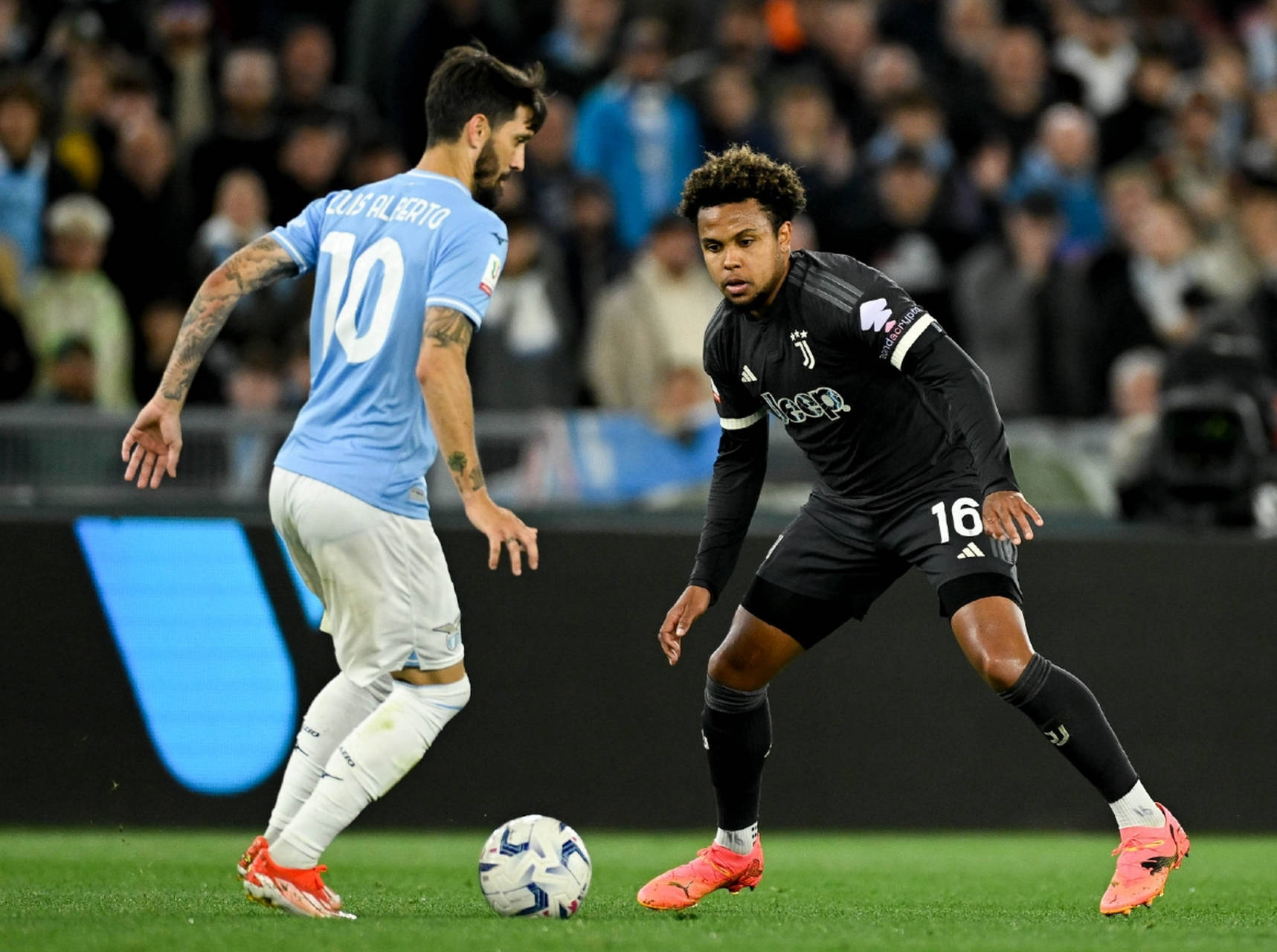 那不勒斯客场击败拉齐奥,继续保持不败 那不勒斯客场击败拉齐奥,继续保持不败