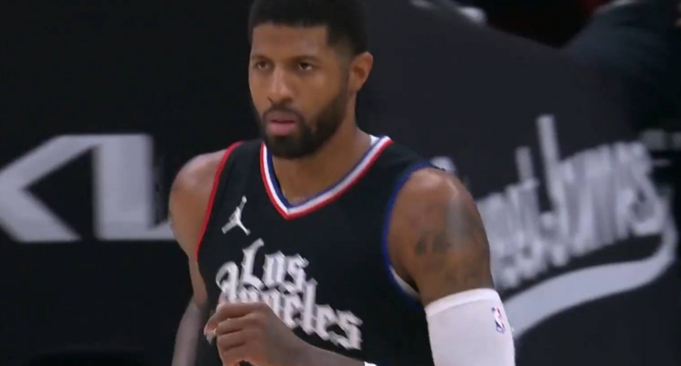 快船再胜凯尔特人,结束两连败 快船再胜凯尔特人,结束两连败