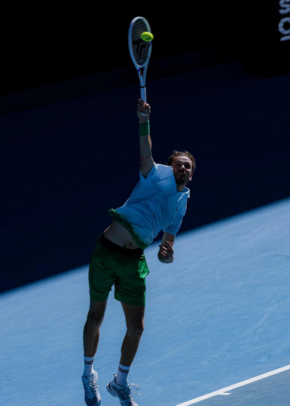 黑白直播免费体育直播-英国网球队鏖战澳大利亚网球队，梅德韦杰夫关键制胜的简单介绍