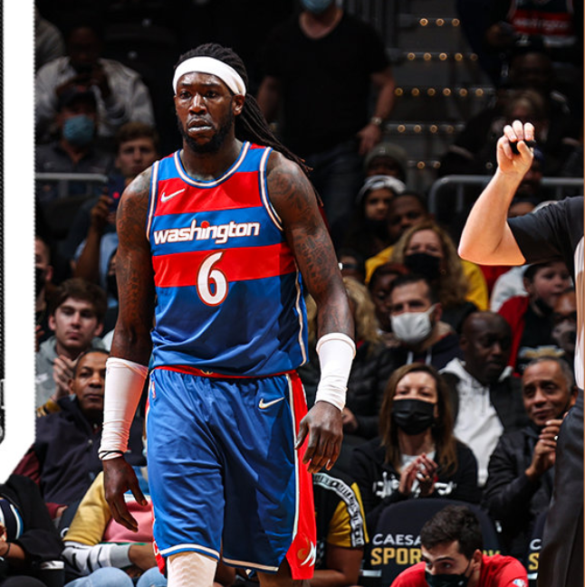 关于奇才翻盘湖人，萨姆·米切尔送出助攻的信息