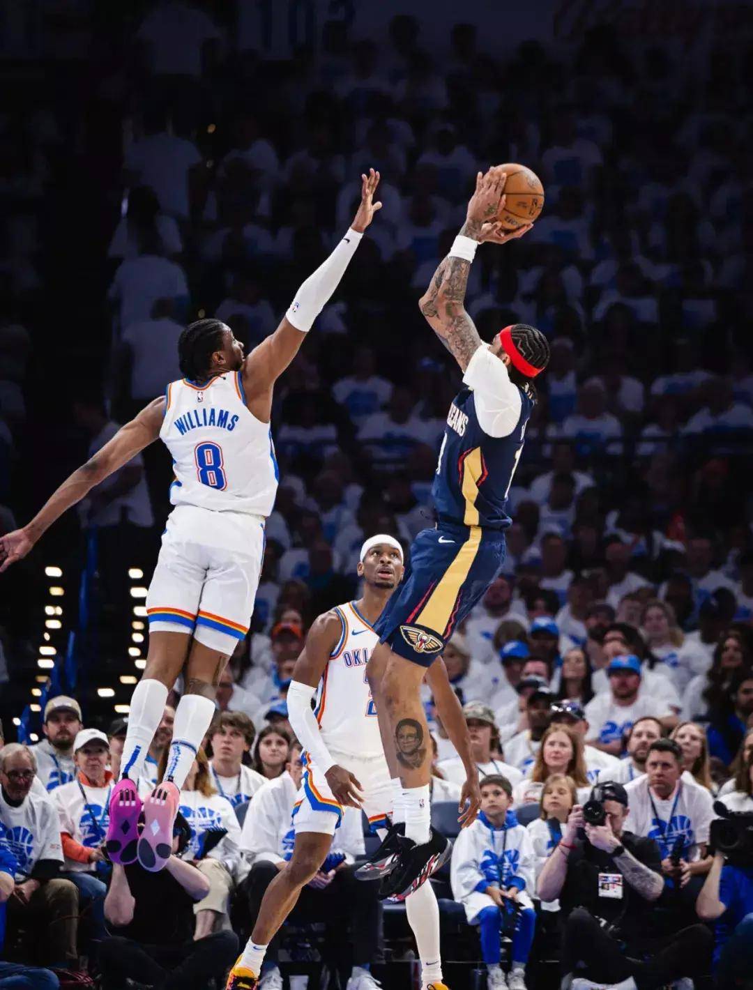 黑白直播在线观看-鹈鹕逆转马刺，英格拉姆得分效率高！