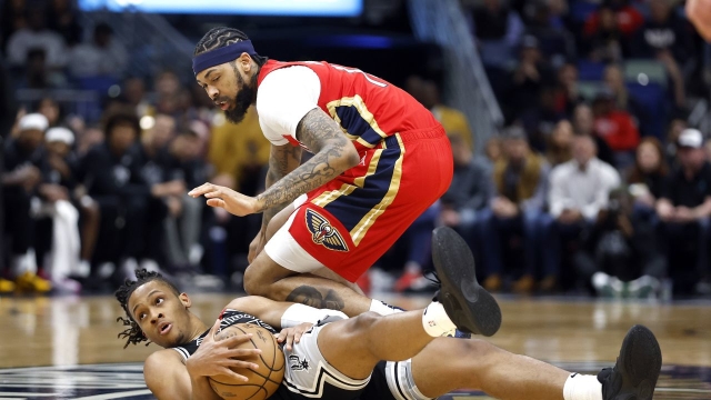 鹈鹕逆转马刺，英格拉姆得分效率高！