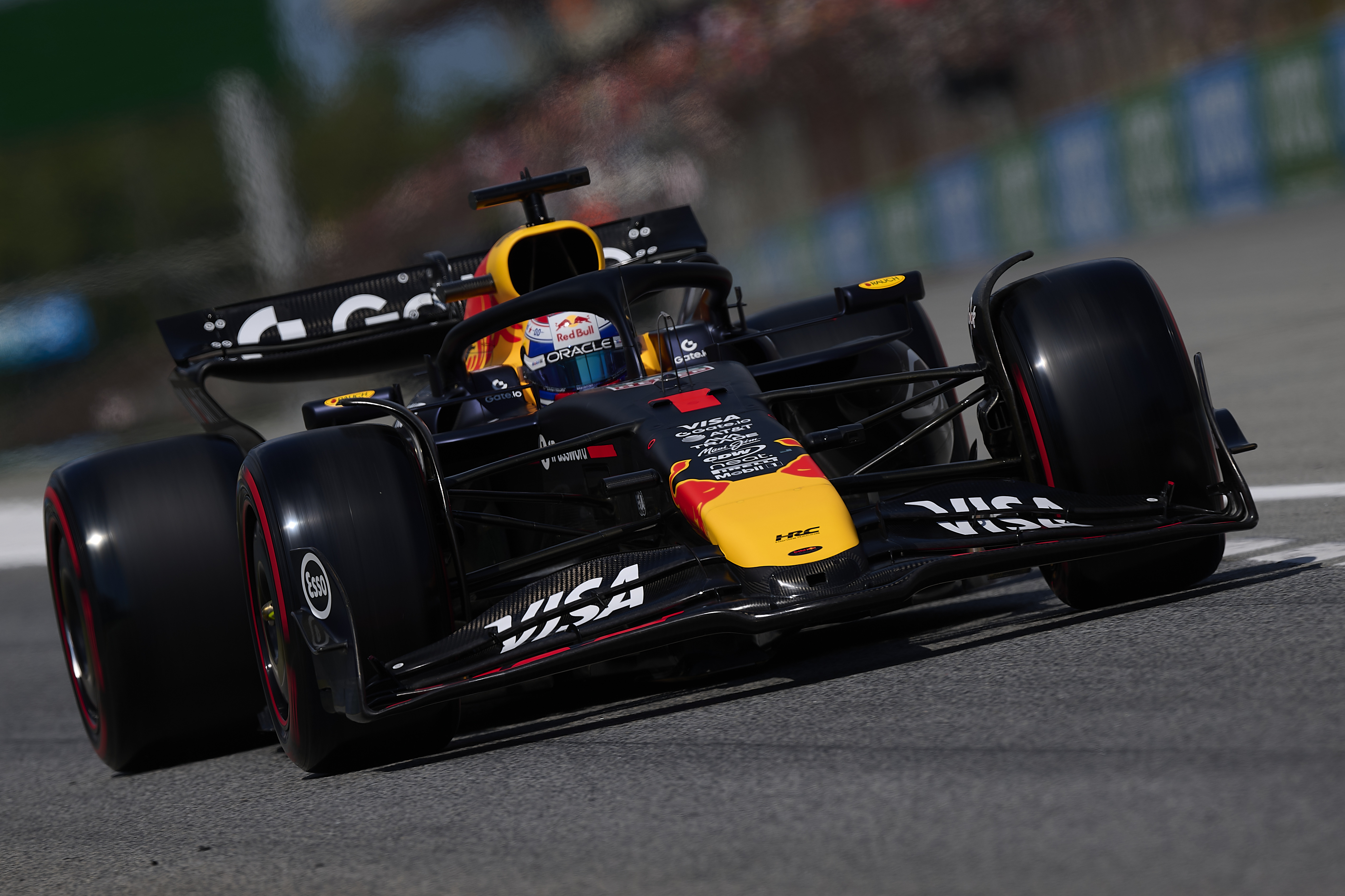 黑白直播体育-赛车选手发挥出色，荣膺最佳MVP的简单介绍