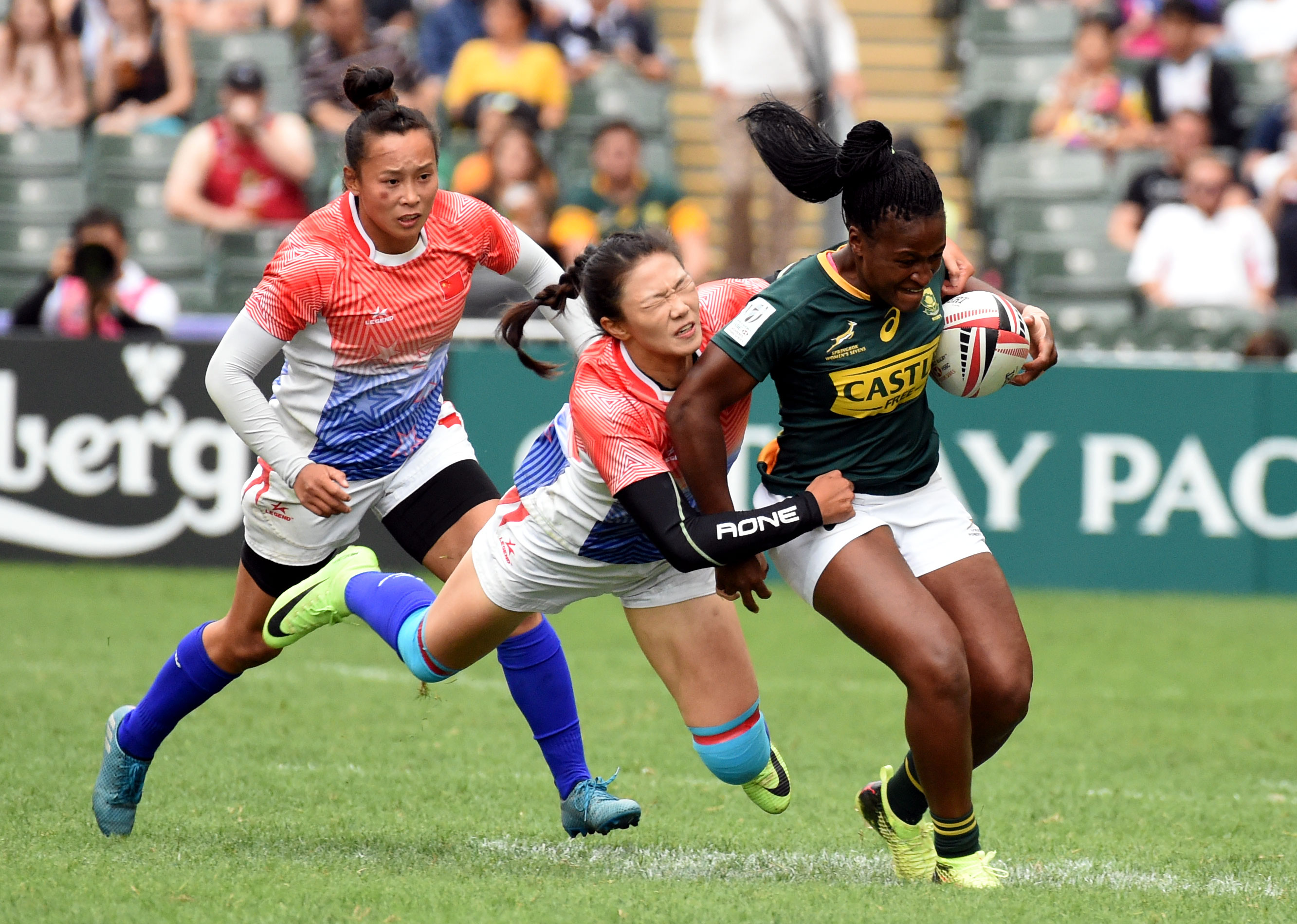 黑白直播nba在线观看-橄榄球选手刷新世界纪录，震撼全场