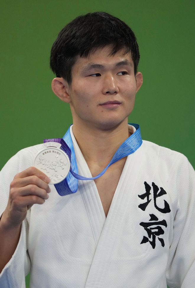 黑白直播网-柔道男子56公斤级决赛选手拼尽全力