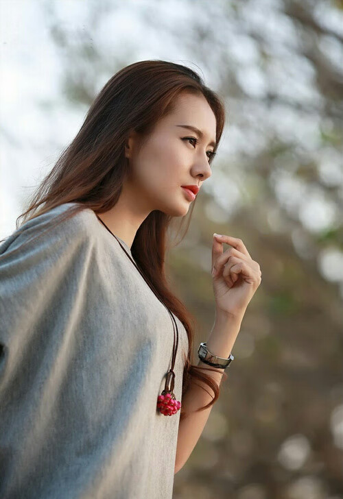 黑白直播免费体育直播-奥运周期关键战焦点战，勇士提前终结悬念雷霆，王朝余晖与新星崛起的时代交汇