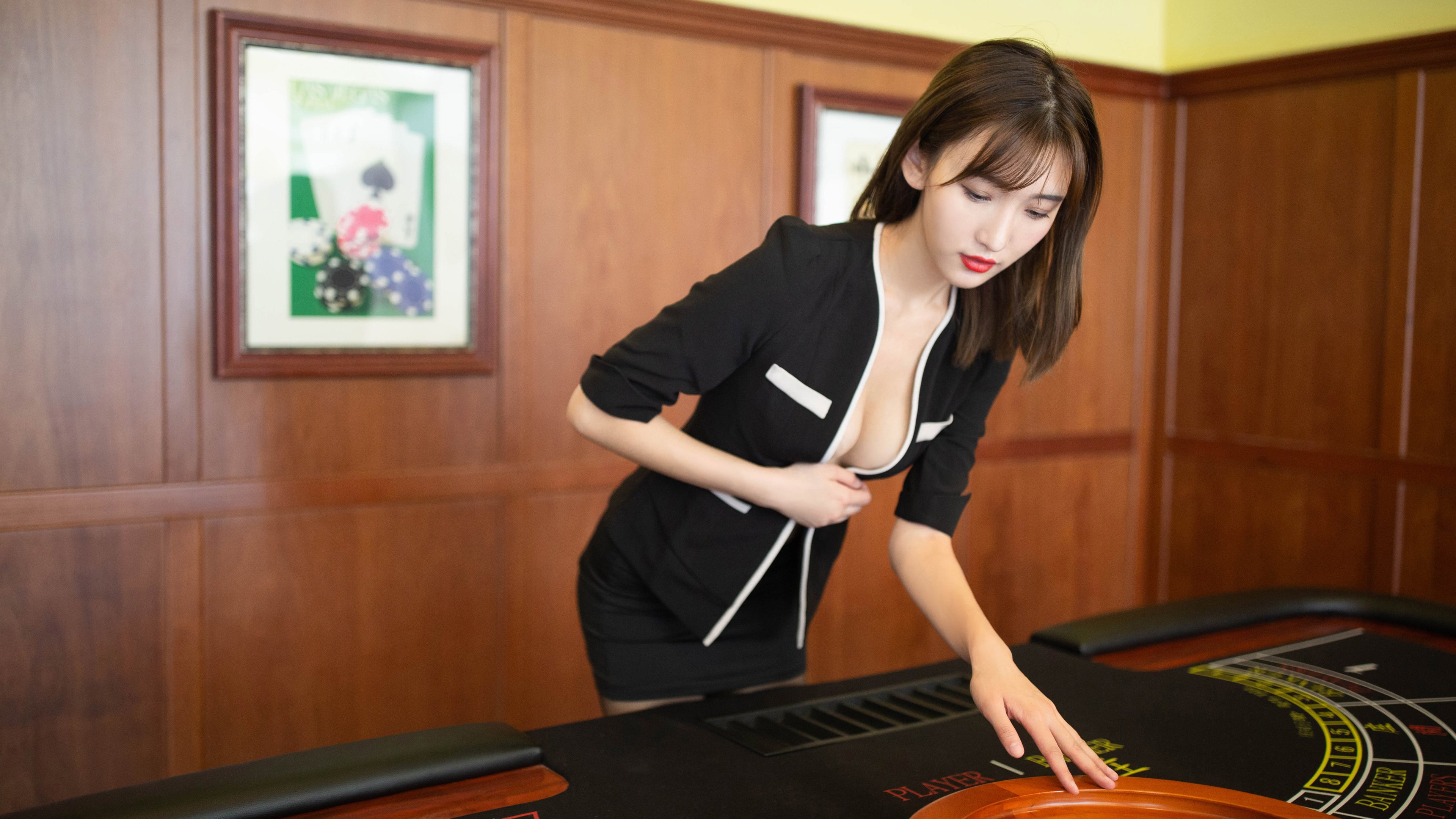 赛道与球场双线加速，F1揭幕战悬念迭起，掘金强势踏平深圳